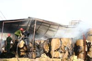 Cháy lớn tại nhà máy sản xuất phụ tùng xe máy