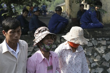 “Con tôi đang chờ được cứu sống”