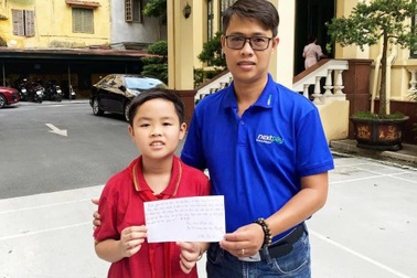 Bức thư cậu bé lớp 4 gửi đồng bào vùng lũ gây sốt: "Con chỉ có chút tiền"