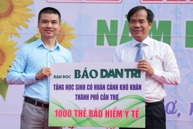 Báo Dân trí tặng 1.000 thẻ bảo hiểm y tế tới học sinh TP Cần Thơ