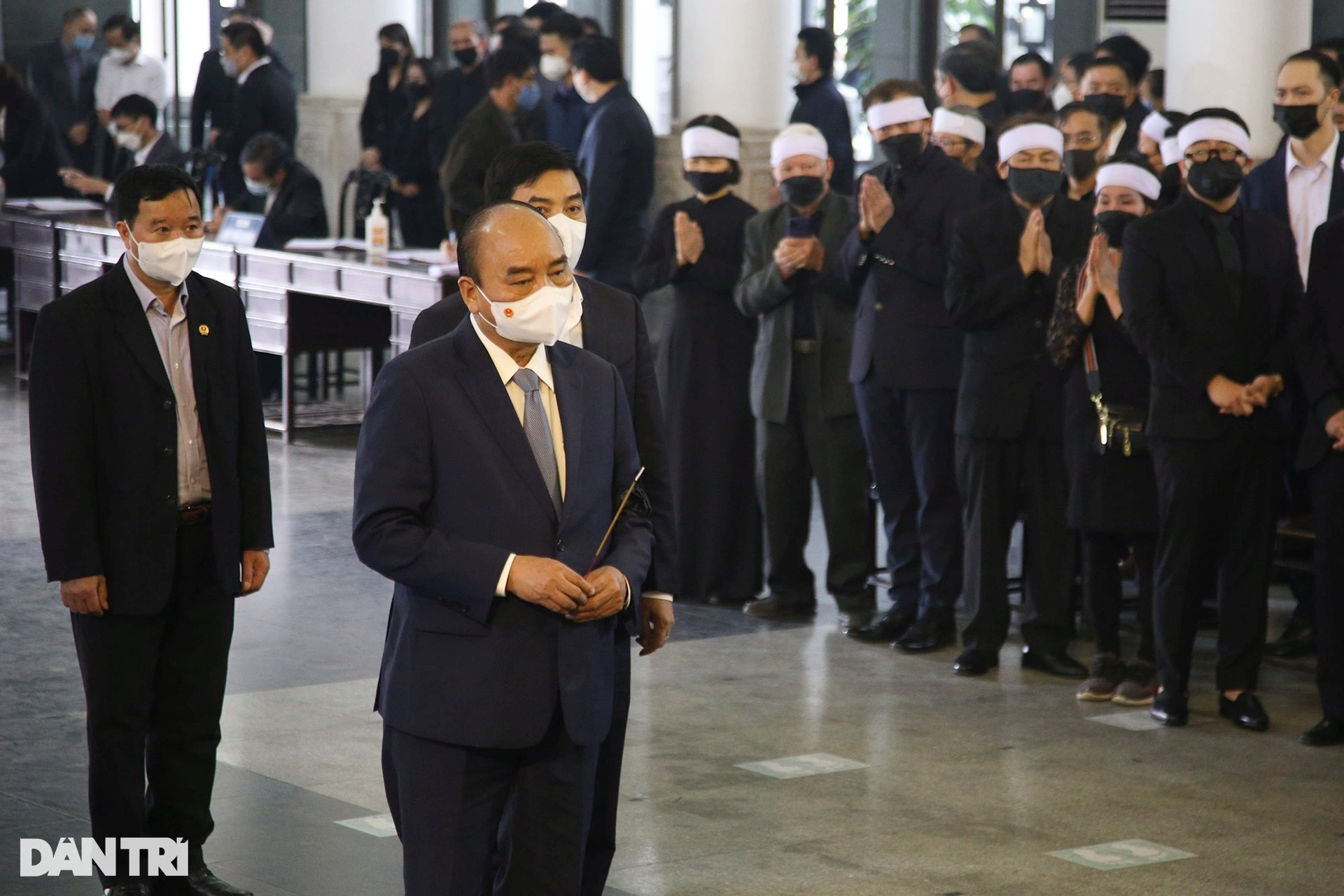 Chủ tịch nước Nguyễn Xuân Phúc viếng tang Giáo sư, Viện sĩ Nguyễn Văn Hiệu - 5 Chủ tịch nước Nguyễn Xuân Phúc viếng tang Giáo sư, Viện sĩ Nguyễn Văn Hiệu - 5