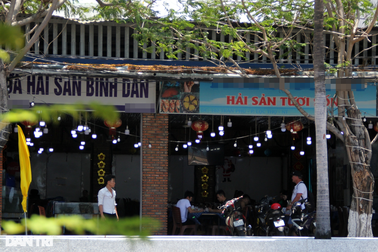 Vụ 3 taxi chở khách đến quán hải sản "tráo hàng": Quán chưa đủ điều kiện