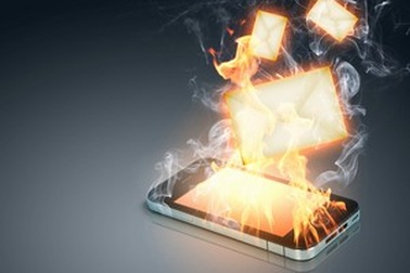 Sạc điện thoại gây cháy nhà khiến 5 người trong gia đình tử vong