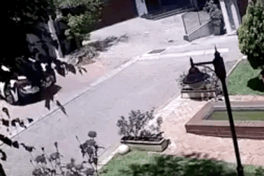 Pha lùi siêu xe nhớ đời của một nữ tài xế