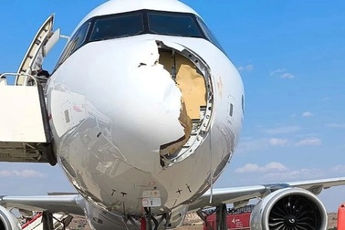 Chim trời đâm vỡ mũi máy bay, cơ trưởng vội quay đầu xin hạ cánh khẩn cấp