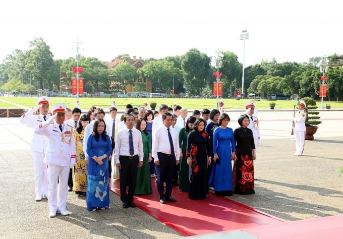 Đoàn đại biểu Bộ Lao động – Thương binh và Xã hội tưởng nhớ anh linh Chủ tịch Hồ Chí Minh