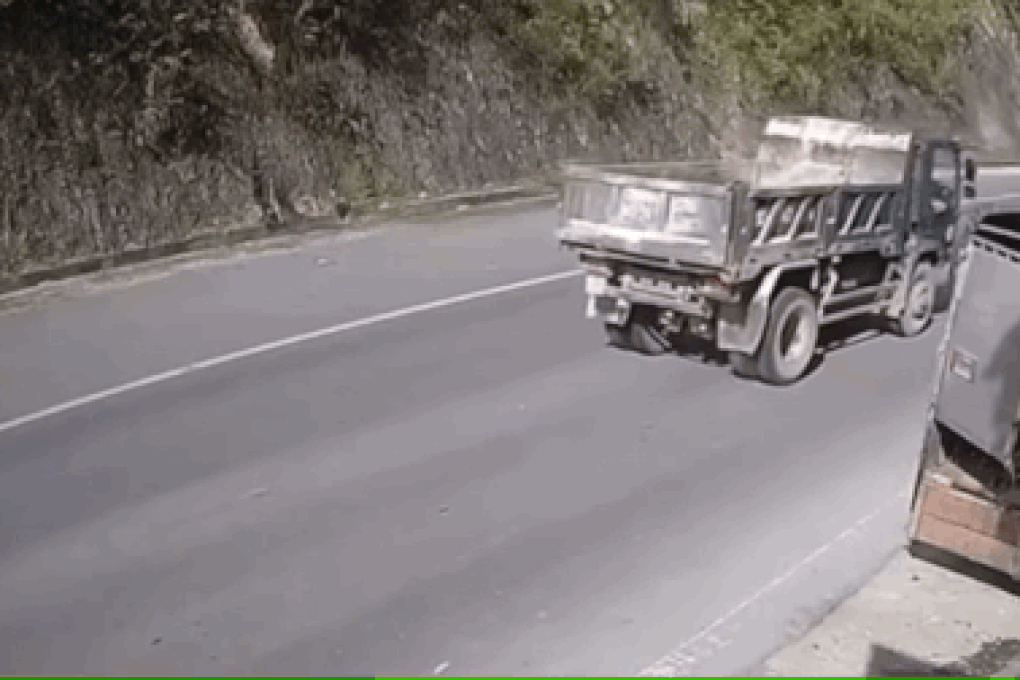 Điểm tuần: Lòng xe điếu 40m, mô tô nước và vụ tai nạn ở Vĩnh Long - 7 Điểm tuần: Lòng xe điếu 40m, mô tô nước và vụ tai nạn ở Vĩnh Long - 7