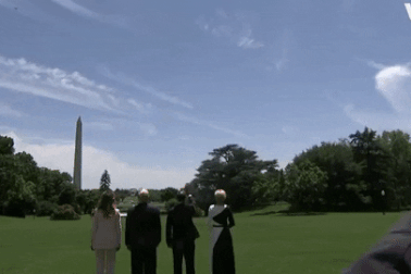 Tổng thống Trump “mục sở thị” F-35 bay tầm thấp qua Nhà Trắng