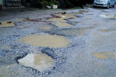 Thanh Hóa: Tỉnh lộ nhằng nhịt "ổ voi, ổ gà" vì xe tải hạng nặng