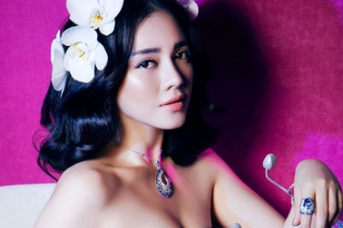 Lý Nhã Kỳ khoe vẻ đẹp nõn nà