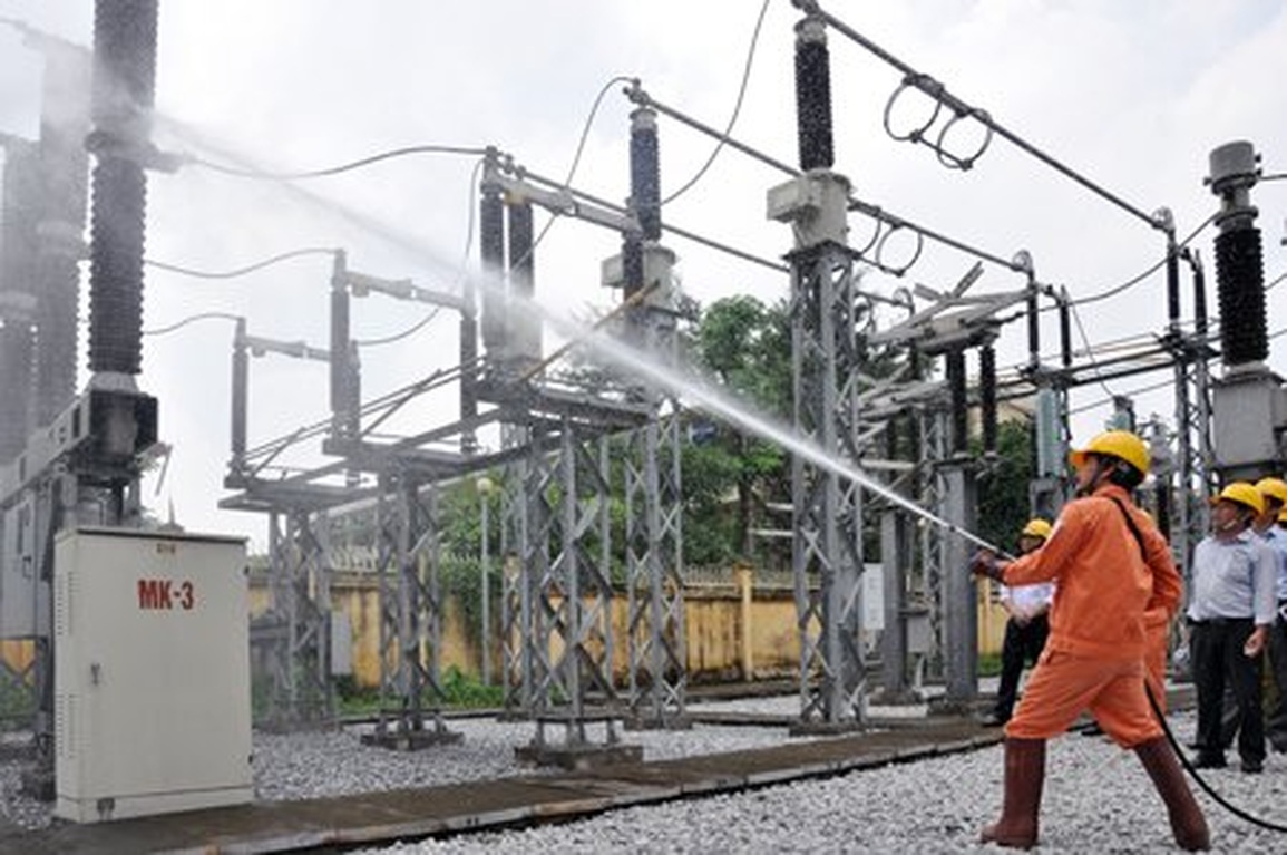 EVNHANOI tặng gói dịch vụ điện gia tăng với khách hàng mua điện sau TBA công cộng, vệ sinh TBA - 2 EVNHANOI tặng gói dịch vụ điện gia tăng với khách hàng mua điện sau TBA công cộng, vệ sinh TBA - 2