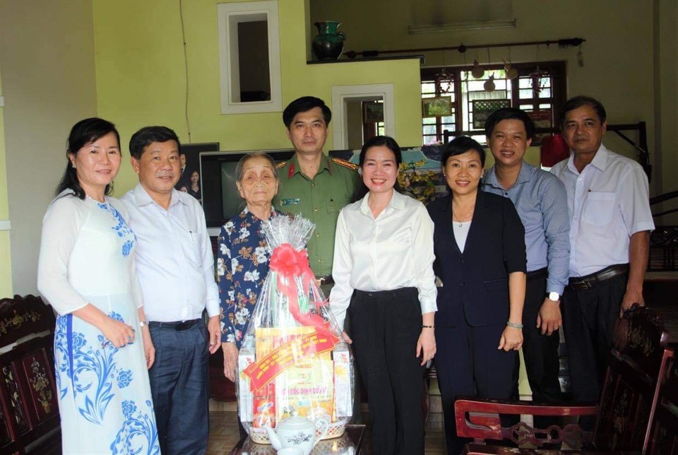 Dành hơn 76 tỷ đồng chăm lo đời sống người có công với cách mạng - 1 Dành hơn 76 tỷ đồng chăm lo đời sống người có công với cách mạng - 1