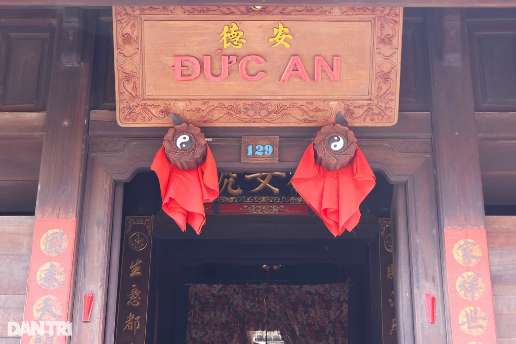 ស្វែងយល់ពីភ្នែកនៅលើទ្វារផ្ទះបុរាណនៅ Hoi An - ២ Khám phá những đôi mắt trên cửa nhà cổ tại Hội An - 2