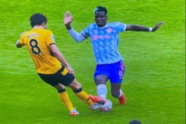 Tranh cãi nảy lửa về bàn thắng giúp Man Utd chiến thắng