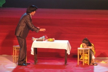 Rơi nước mắt trước “sự khổ đau điên dại của cô đào hát…”