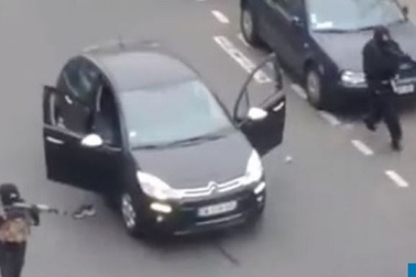 Hình ảnh rõ nét nhất về kẻ khủng bố nã đạn ở Paris