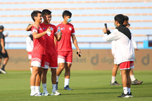 Cầu thủ U23 Philippines khen mặt sân Việt Trì, tự tin vào bán kết SEA Games