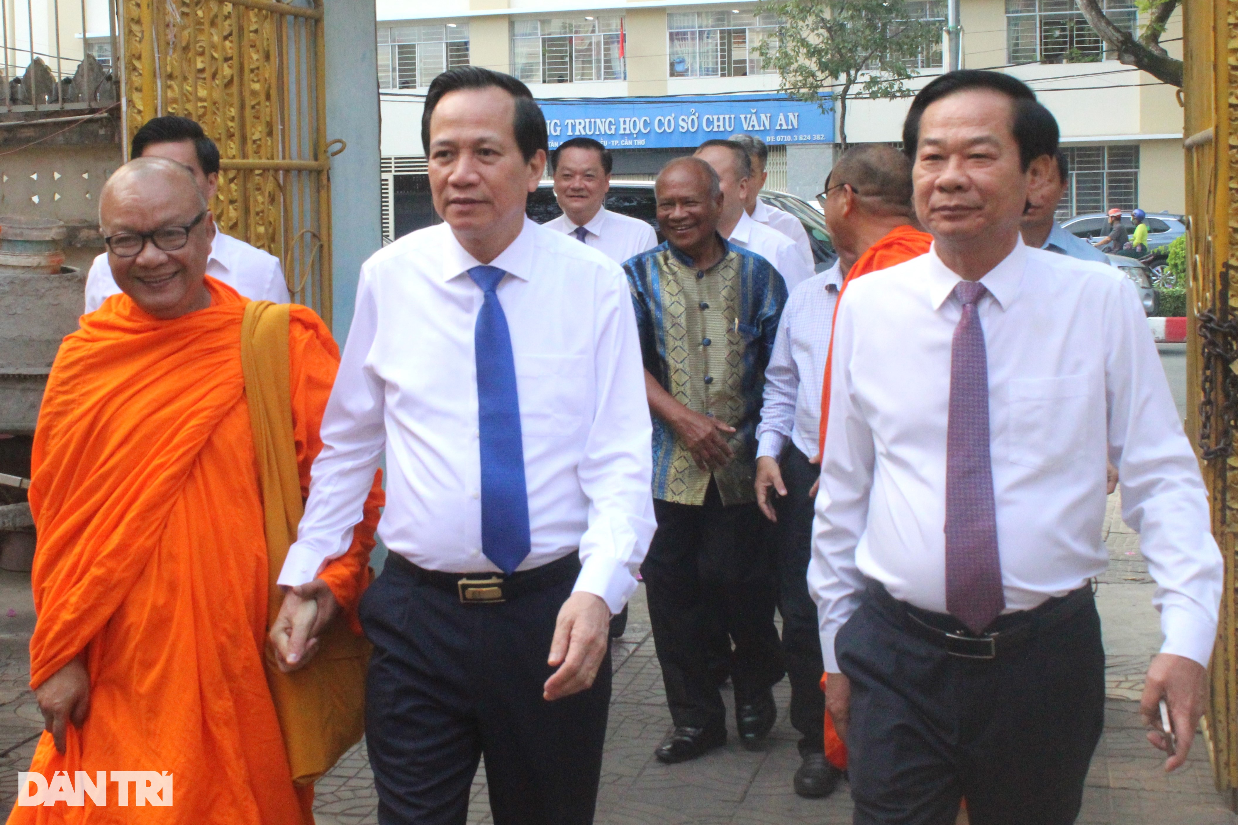 Bộ trưởng Đào Ngọc Dung chúc Tết đồng bào Khmer Tây Nam Bộ