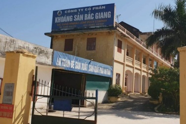 Bí ẩn sai phạm gì quanh núi phế thải “quái dị” tại Bắc Giang?