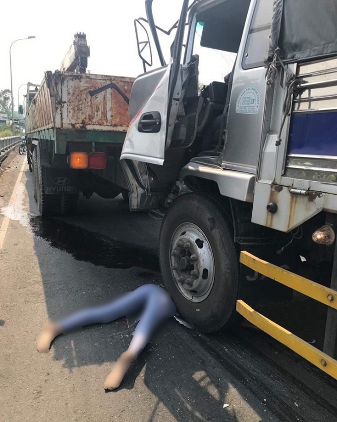 Tai nạn liên hoàn giữa xe tải và xe máy, cô gái nằm tại hiện trường khiến tất cả bị ám ảnh - Ảnh 3. Tai nạn liên hoàn giữa xe tải và xe máy, cô gái nằm tại hiện trường khiến tất cả bị ám ảnh - Ảnh 3.