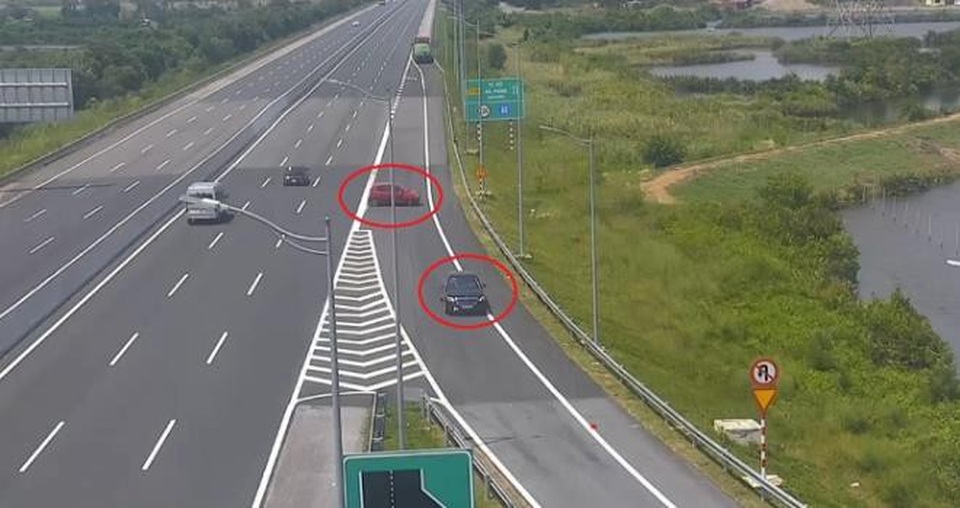 Hai xế hộp nối đuôi nhau đi ngược chiều trên cao tốc Hà Nội - Hải Phòng - 1 Hai xế hộp nối đuôi nhau đi ngược chiều trên cao tốc Hà Nội - Hải Phòng - 1