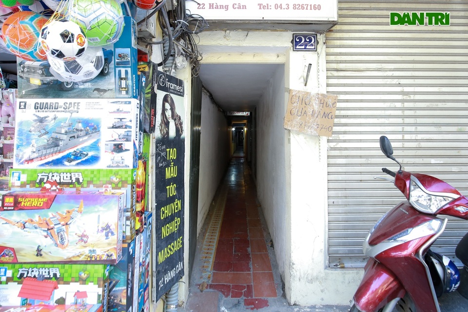 Tận mắt những ngõ nhỏ như địa đạo chỉ một người đi vừa “độc nhất” ở Hà Nội - 4 Tận mắt những ngõ nhỏ như địa đạo chỉ một người đi vừa “độc nhất” ở Hà Nội - 4