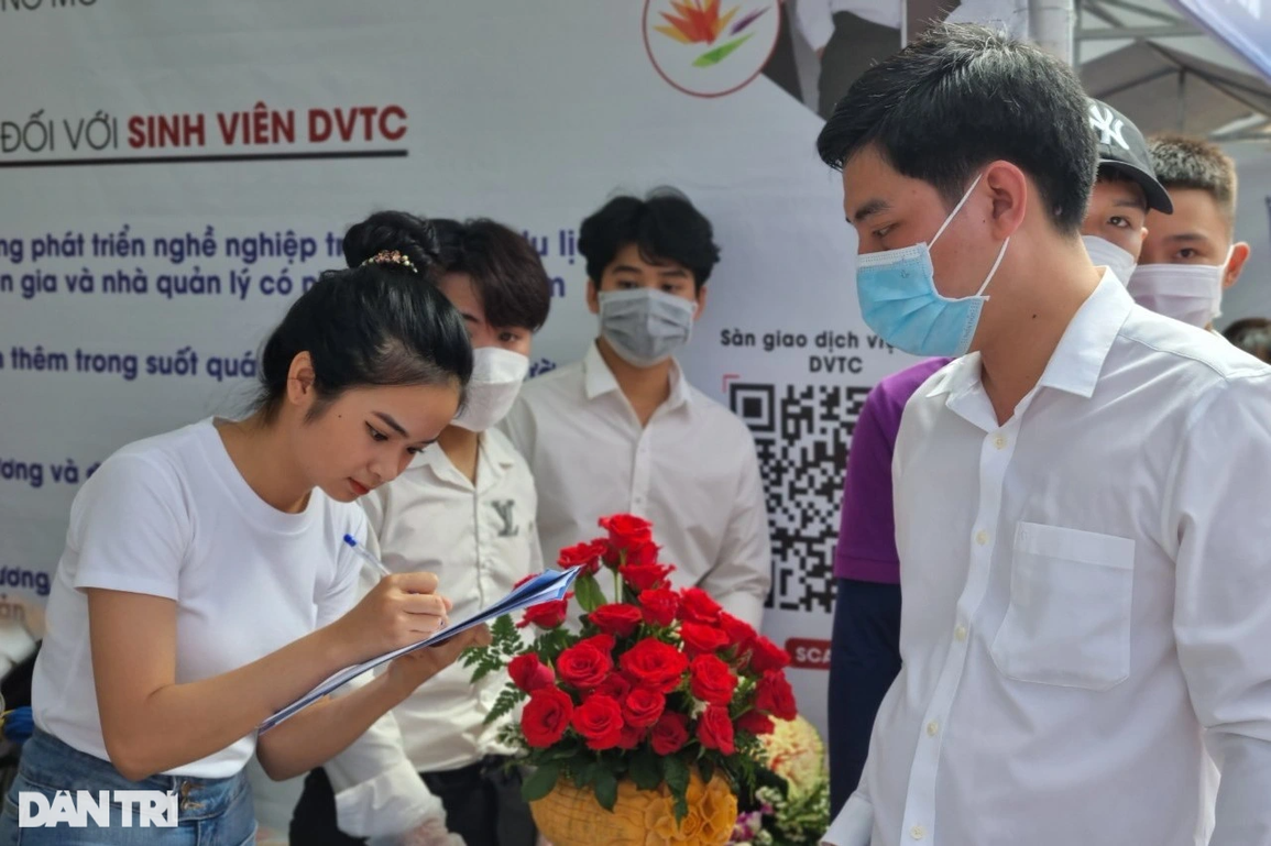 Hơn 8.000 vị trí việc làm cho lao động nghèo, vùng giải tỏa - 2 Hơn 8.000 vị trí việc làm cho lao động nghèo, vùng giải tỏa - 2