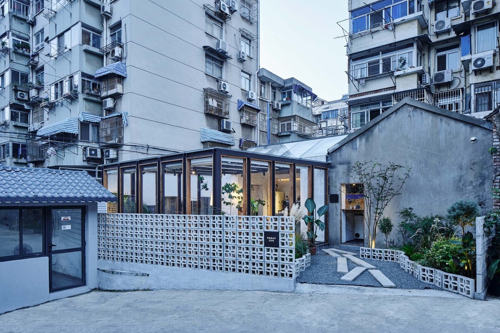 Quán cà phê xuyên thấu, biết tiết kiệm điện năng - 1 Quán cà phê xuyên thấu, biết tiết kiệm điện năng - 1