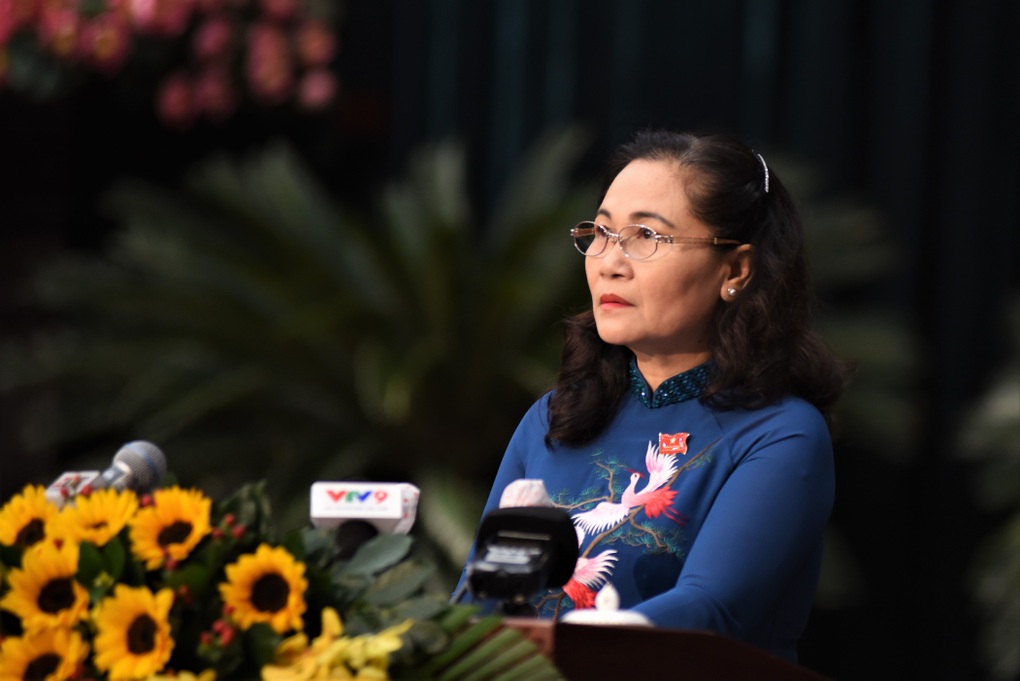 Chủ tịch UBND TPHCM ngồi bàn chất vấn tại kỳ họp HĐND cuối năm - 2 Chủ tịch UBND TPHCM ngồi bàn chất vấn tại kỳ họp HĐND cuối năm - 2