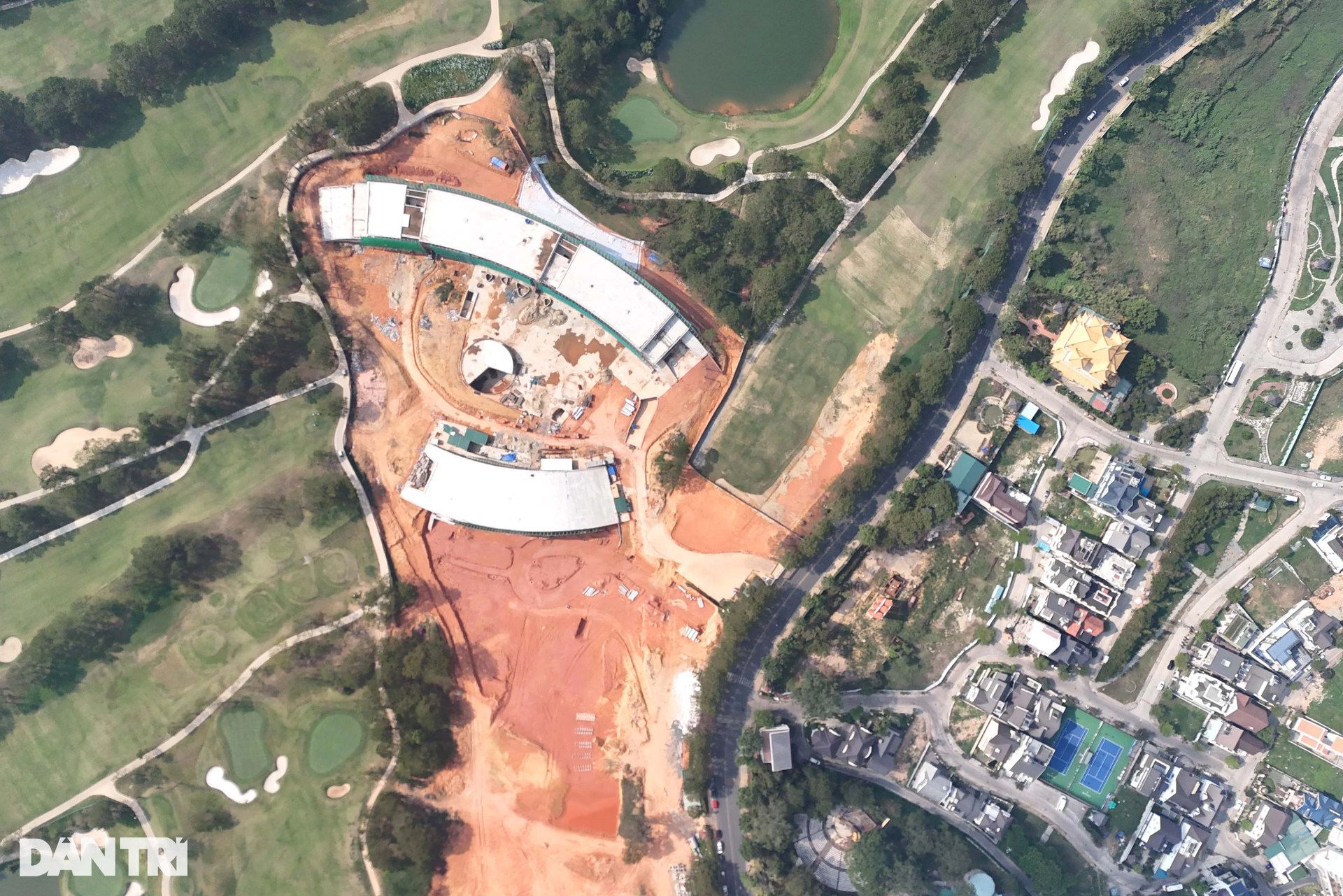 Cụm công trình không phép trong sân golf gây ồn ào thời gian qua tại Đà Lạt - 10 Cụm công trình không phép trong sân golf gây ồn ào thời gian qua tại Đà Lạt - 10