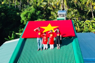 Vẽ cờ Tổ quốc lên mái nhà và những trào lưu lan tỏa lòng yêu nước