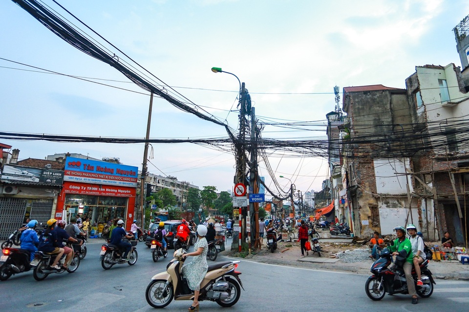Rác trời “bủa vây” đường phố Hà Nội - 2 Rác trời “bủa vây” đường phố Hà Nội - 2