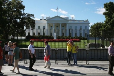 Người đàn ông dùng súng tự sát bên ngoài Nhà Trắng