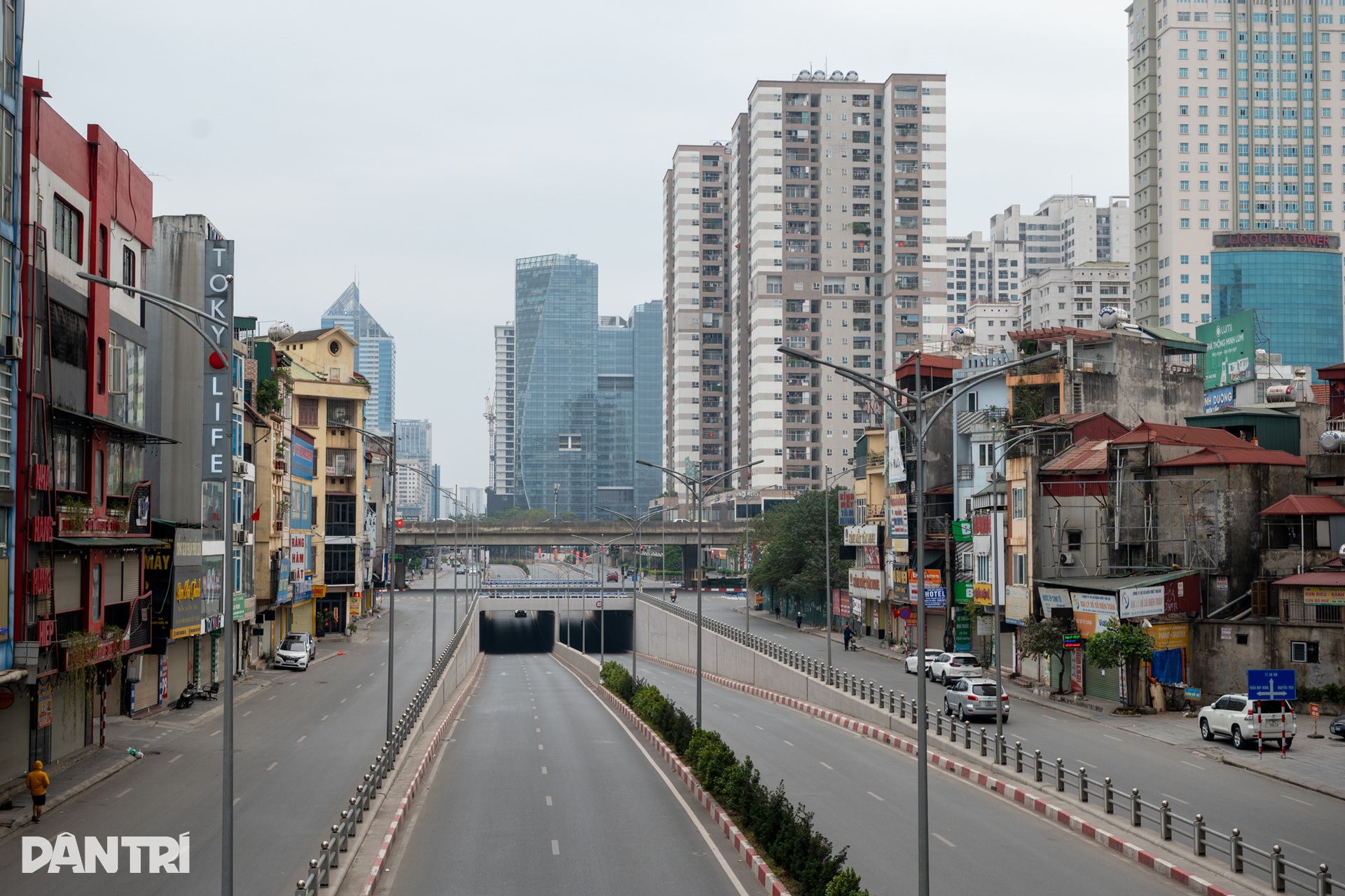 Hà Nội: Đường phố thênh thang ngày mùng một Tết - 3 Hà Nội: Đường phố thênh thang ngày mùng một Tết - 3
