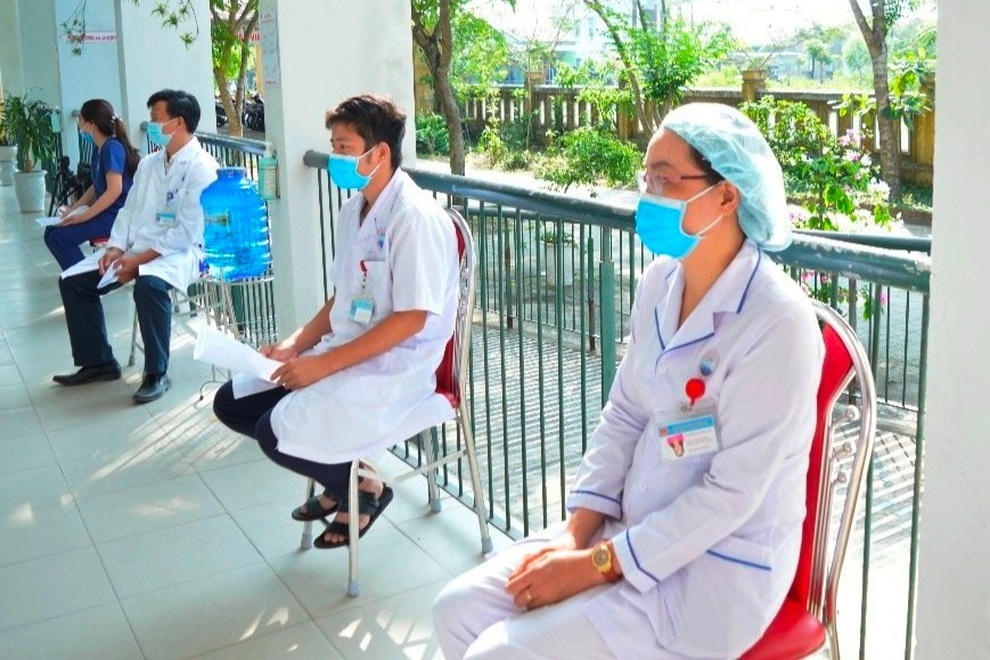 Các địa phương tiêm vắc xin phòng Covid-19 cho tuyến đầu chống dịch - 2 Các địa phương tiêm vắc xin phòng Covid-19 cho tuyến đầu chống dịch - 2