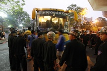 Bỏ ngỏ mức xử lý kỷ luật sân Lạch Tray