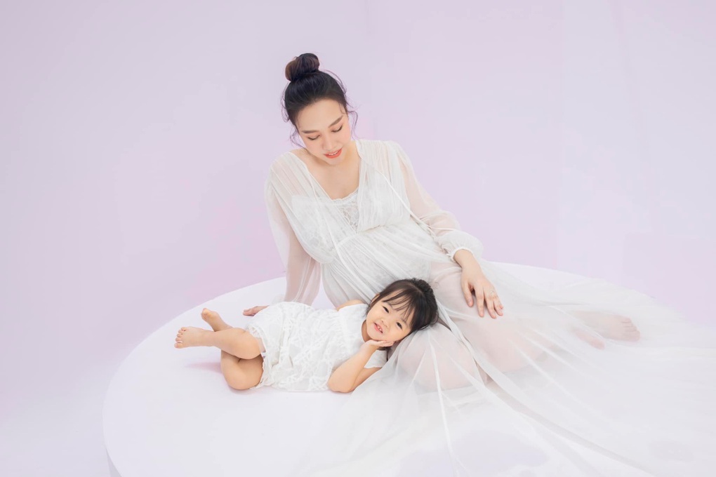 Đàm Thu Trang mang bầu lần 2, cuộc sống viên mãn sau 4 năm lấy Cường Đô La - 12 Đàm Thu Trang mang bầu lần 2, cuộc sống viên mãn sau 4 năm lấy Cường Đô La - 12