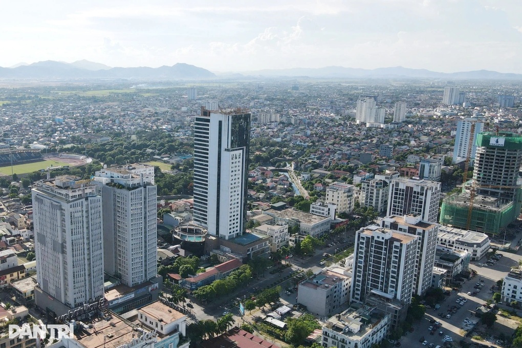 على الرغم من العواصف المتتالية، لا تزال مقاطعة نغي آن تحقق تحصيلاً مثيراً للإعجاب للإيرادات - 2 Bão chồng bão, Nghệ An vẫn thu ngân sách ấn tượng - 2