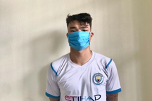 Kề dao khống chế nhốt bạn gái trong phòng hòng níu kéo tình cảm