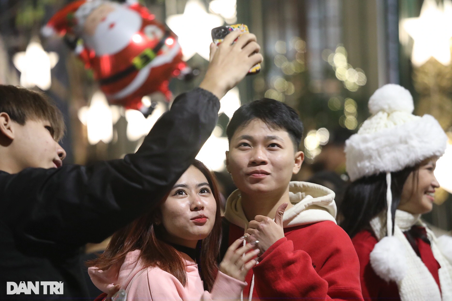 Không khí người dân đón Giáng sinh vui tươi, ấm áp trên khắp cả nước - 8 Không khí người dân đón Giáng sinh vui tươi, ấm áp trên khắp cả nước - 8