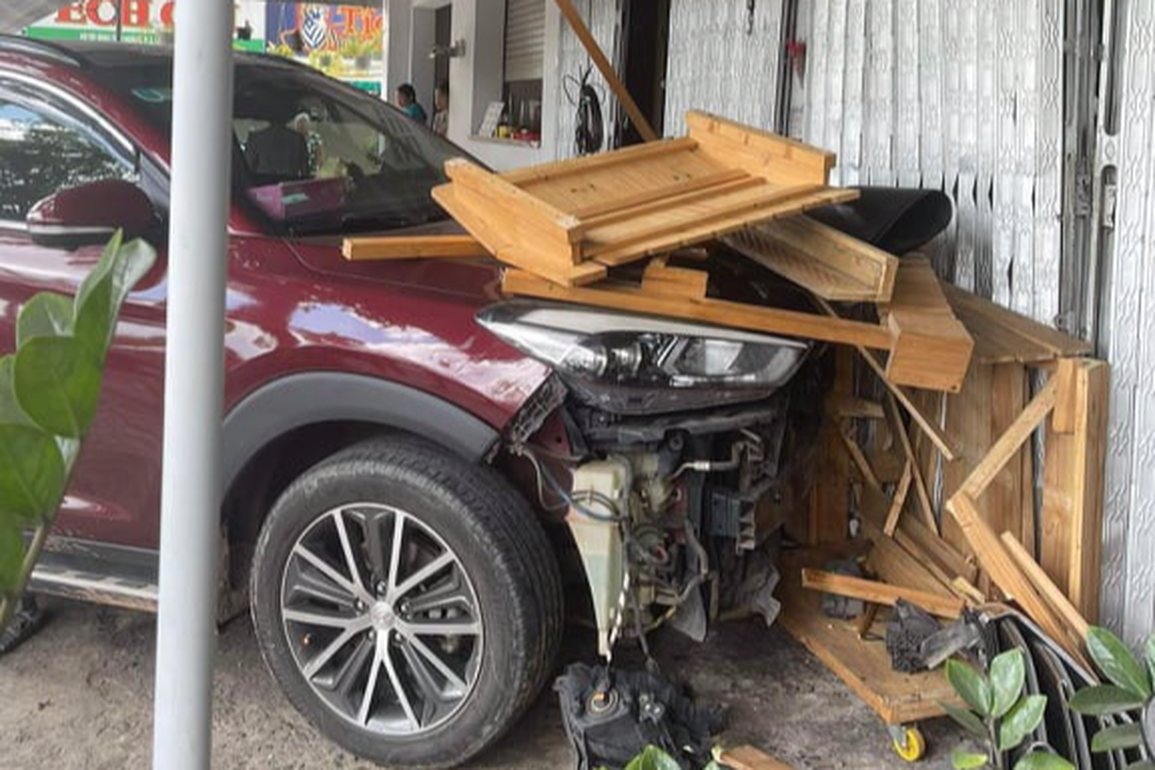 Ô tô càn quét 6 xe máy ở TPHCM - 2 Ô tô càn quét 6 xe máy ở TPHCM - 2