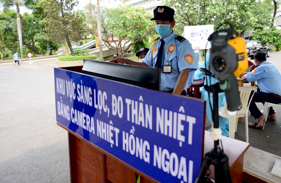 Máy đo thân nhiệt .jpg Máy đo thân nhiệt .jpg