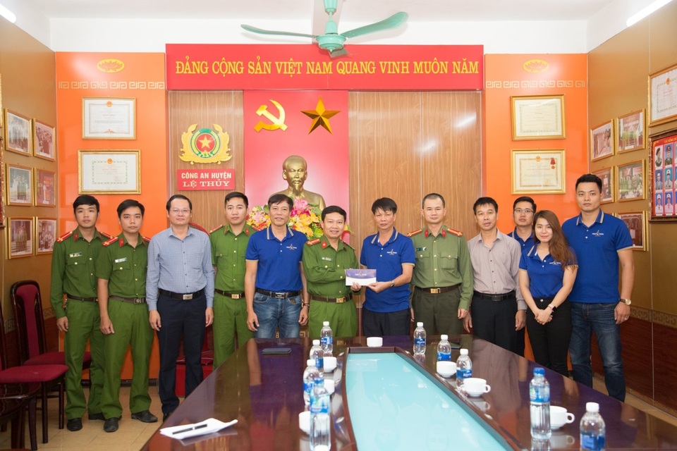 Người dân xứ Quảng rưng rưng nhận hỗ trợ - 11 Người dân xứ Quảng rưng rưng nhận hỗ trợ - 11