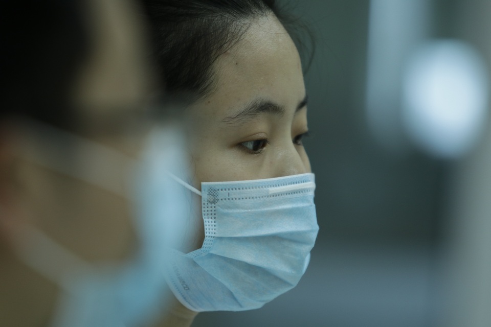 Đôi vợ chồng trẻ trở thành đồng đội trên tuyến đầu chống dịch - 8 Đôi vợ chồng trẻ trở thành đồng đội trên tuyến đầu chống dịch - 8
