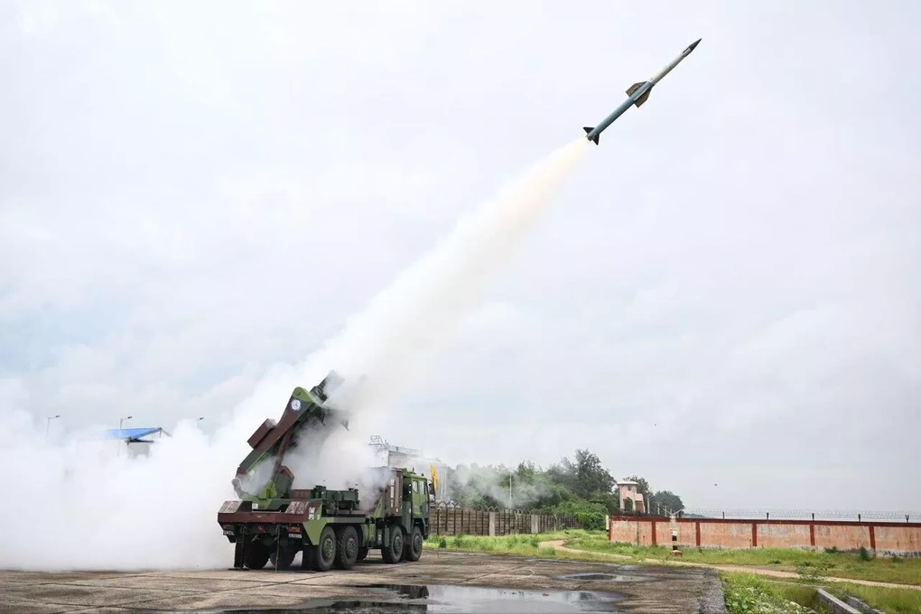 Ấn Độ thử lửa mạng lưới Vòm sắt: Đòn đánh hạ gục tên lửa, UAV - 1 Ấn Độ thử lửa mạng lưới Vòm sắt: Đòn đánh hạ gục tên lửa, UAV - 1