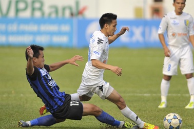 Giành 1 điểm ở Pleiku, Hà Nội T&T tạm vươn lên dẫn đầu