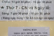 TP.HCM: Cả gia đình đi lấy số tiêm vắc xin dịch vụ
