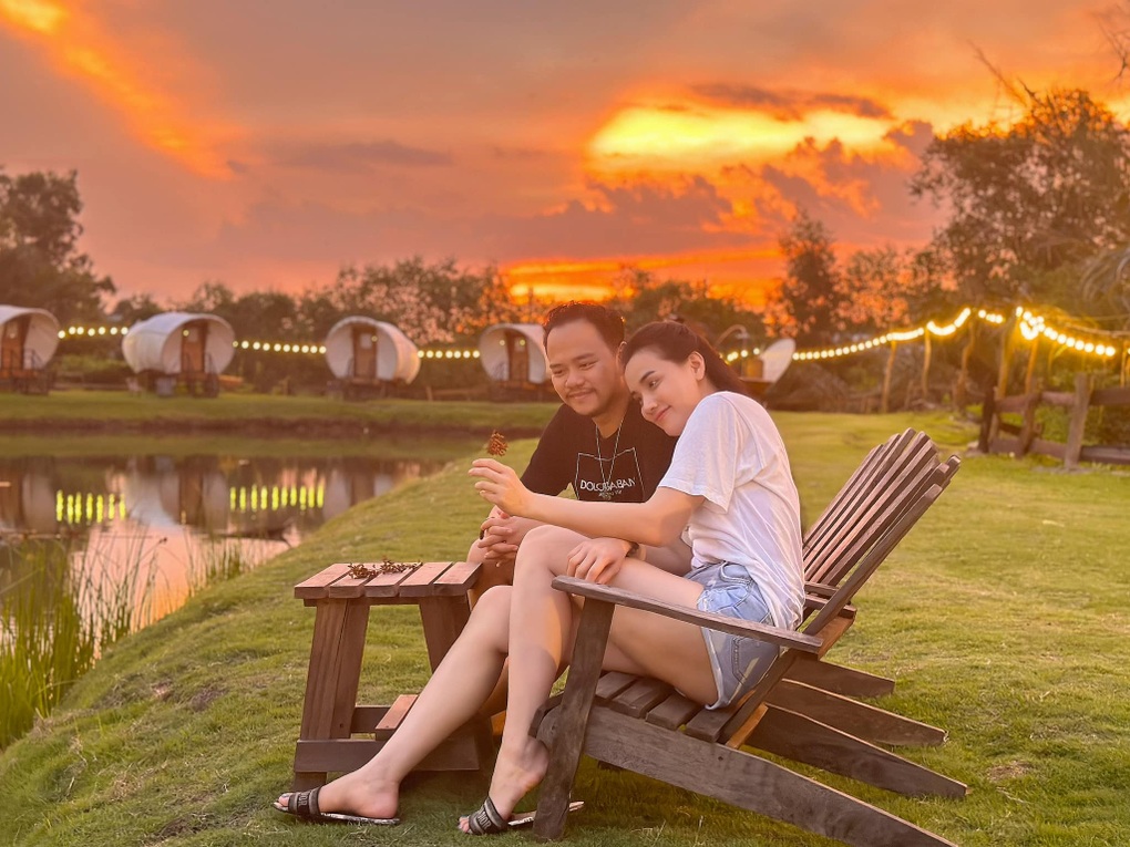 Trang Nhung tuổi 38: Chồng đạo diễn yêu chiều, chăm dát đồ hiệu xuống phố - 5 Trang Nhung tuổi 38: Chồng đạo diễn yêu chiều, chăm dát đồ hiệu xuống phố - 5