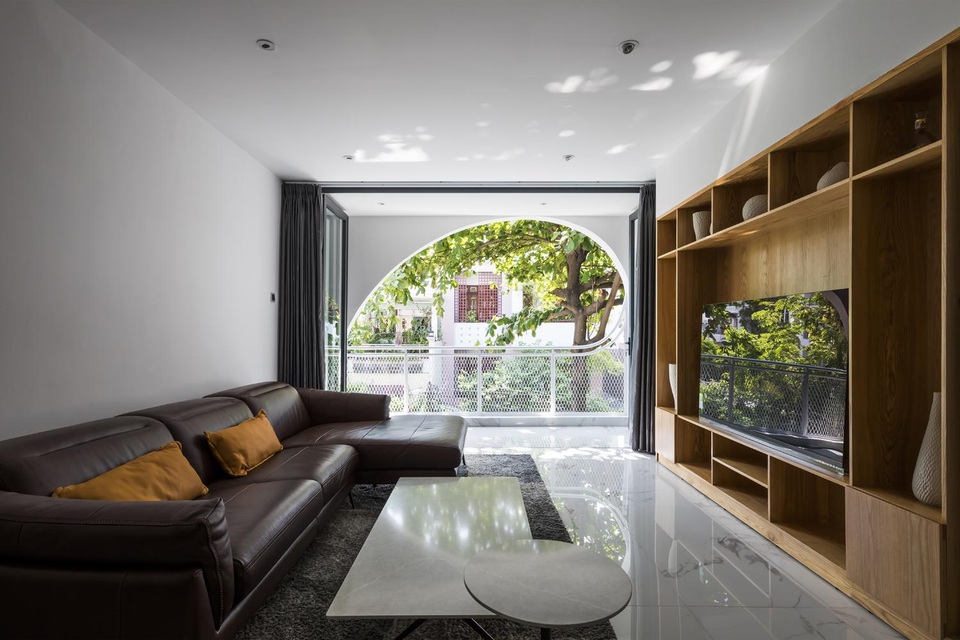 Nhà phố Sài Gòn có cách thiết kế độc giúp gia chủ tiết kiệm tiền điện - 5