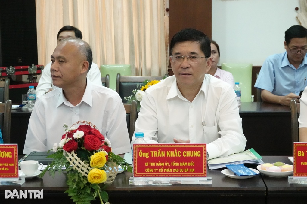 Đoàn công tác Bộ Nội vụ nắm bắt an toàn vệ sinh lao động tại Vũng Tàu - 5 Đoàn công tác Bộ Nội vụ nắm bắt an toàn vệ sinh lao động tại Vũng Tàu - 5